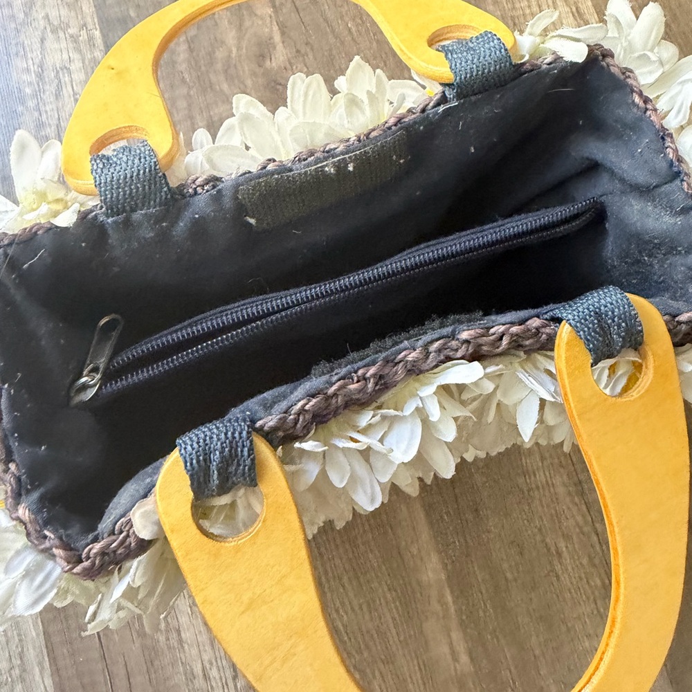 Vintage Floral White and Yellow Handbag Daisys Wood Handle - Picture 2 of 5